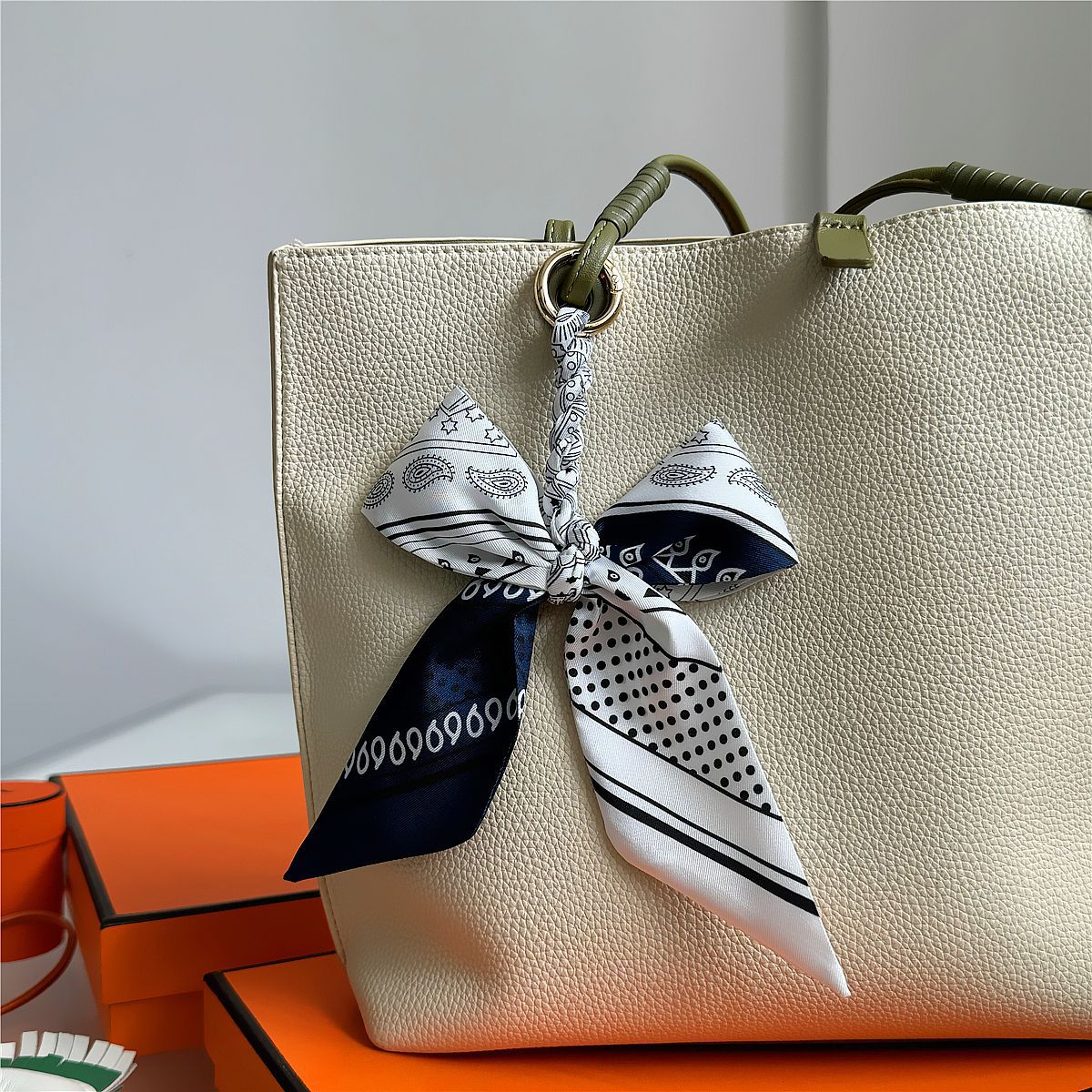 Elegant Silk Scarf Bow Bag Cha - Women'S Ysl Fashion 评论和价格